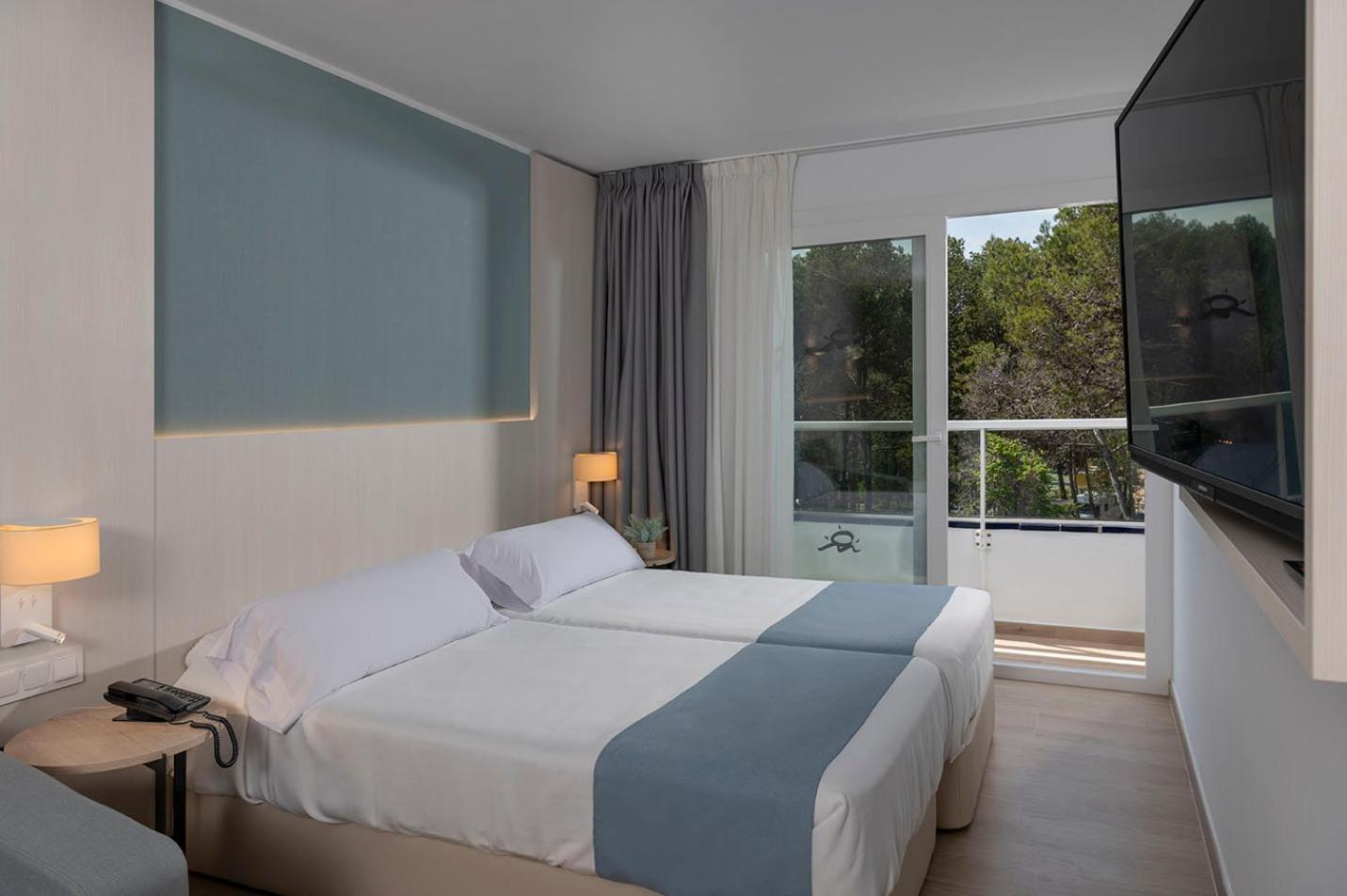 Premium Pool View Room