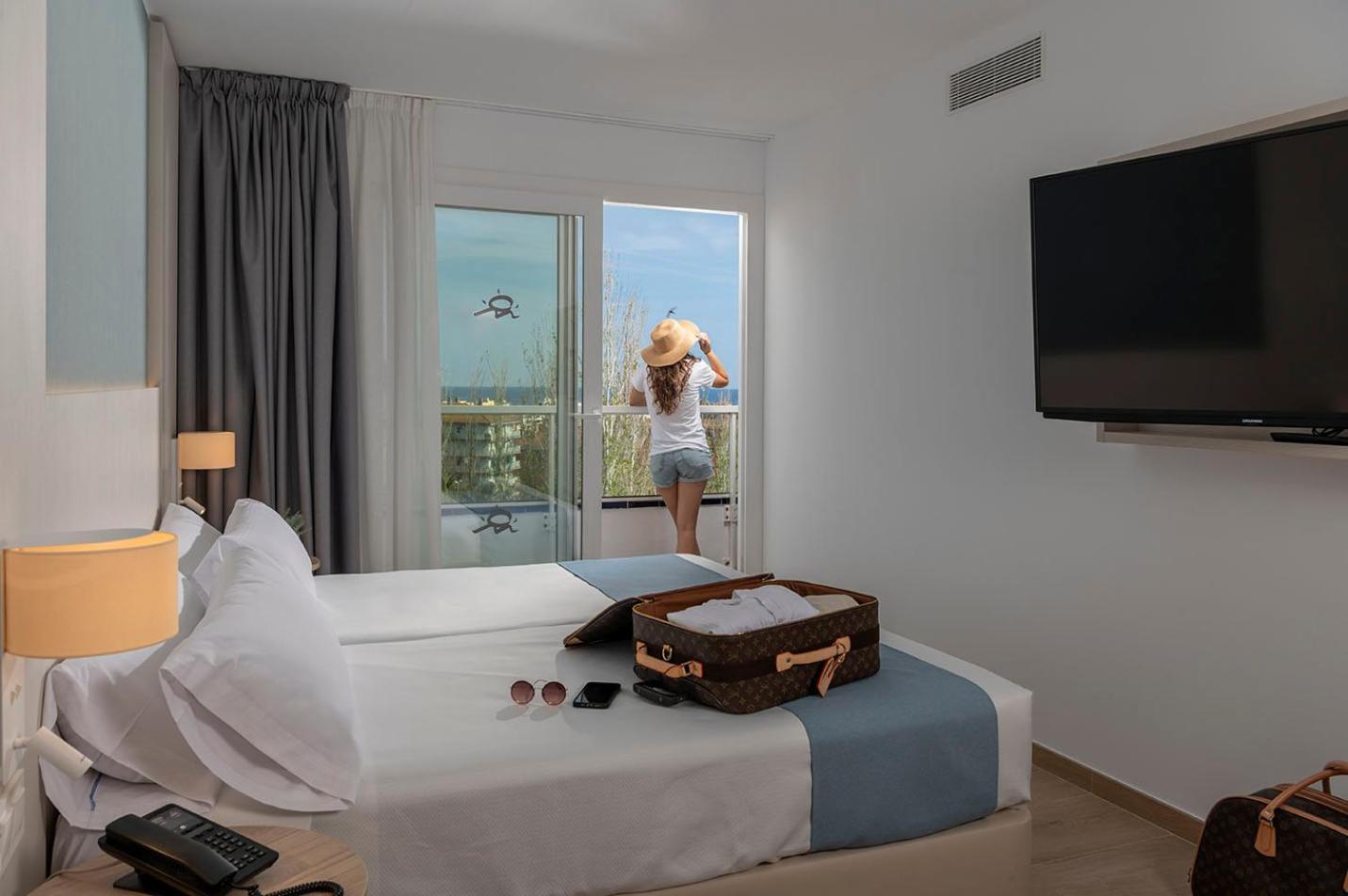Premium Pool View Room